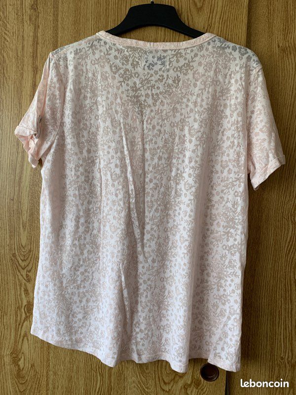 Tee-shirts rose motif fleuris (image 2)
