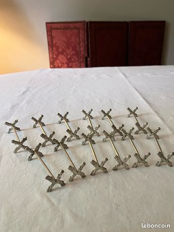 RAVINET D'ENFERT / 12 porte-couteaux en métal argenté & écrin / Modèle Coquille EUR 50,00