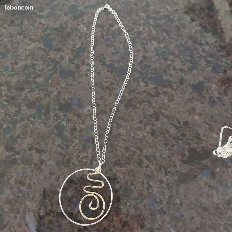 Pendentif Déesse à la spirale dans Lune aux entrelacs en argent