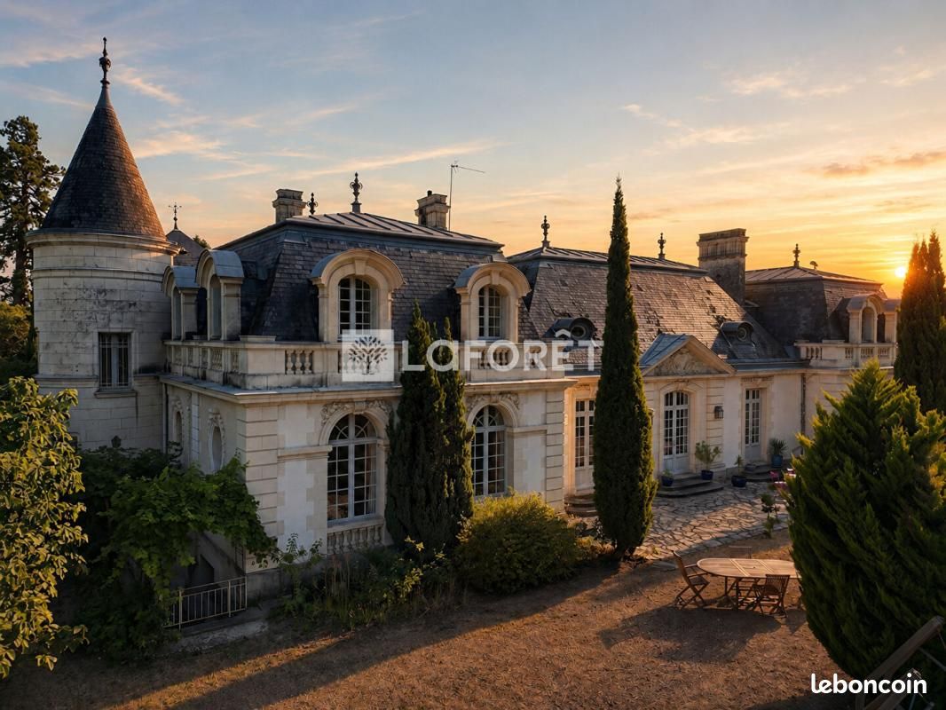 Maison 10 pièces 392 m² · à Saint-Avertin · 392 m² · 1 460 000 €