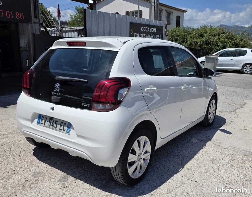 Peugeot 108 1.2 PureTech Style 5p (image 4)