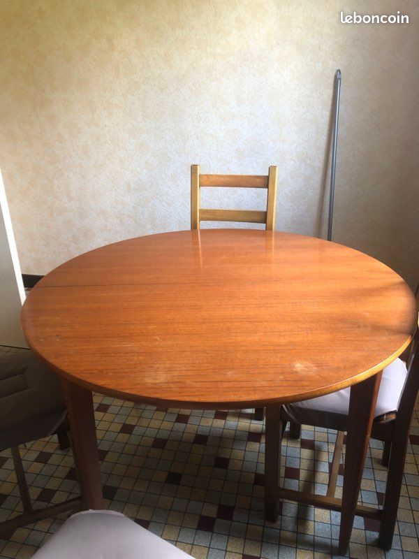 Table de cuisine et chaises (image 2)