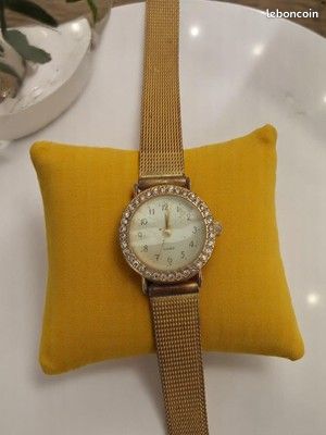 Constant Beuchat Ancienne Montre Femme Non Testée En L'état Quartz