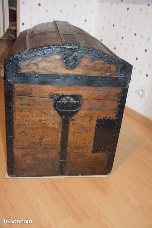 ANCIENNE MALLE BOMBÉE DE VOYAGE NOIRE PATINÉE | Gris Groseille Shop