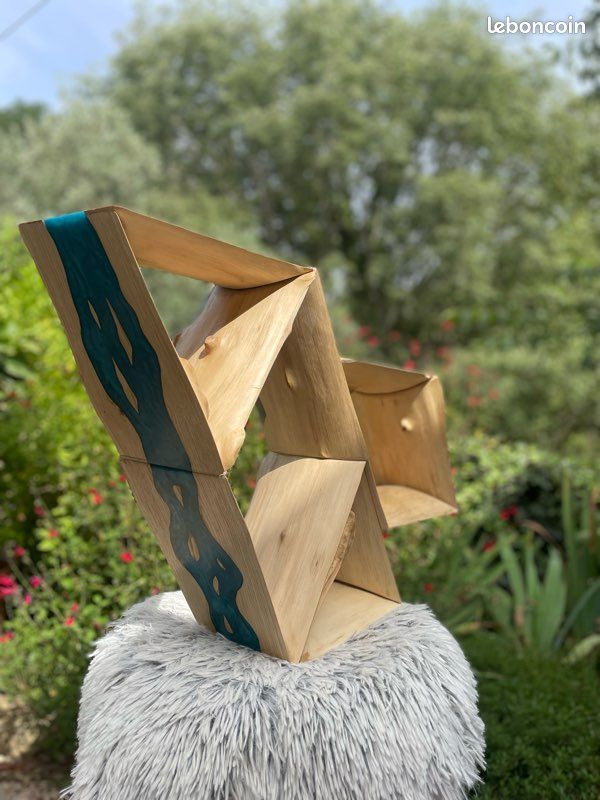 Meuble design unique – Châtaignier massif & résine turquoise (image 8)