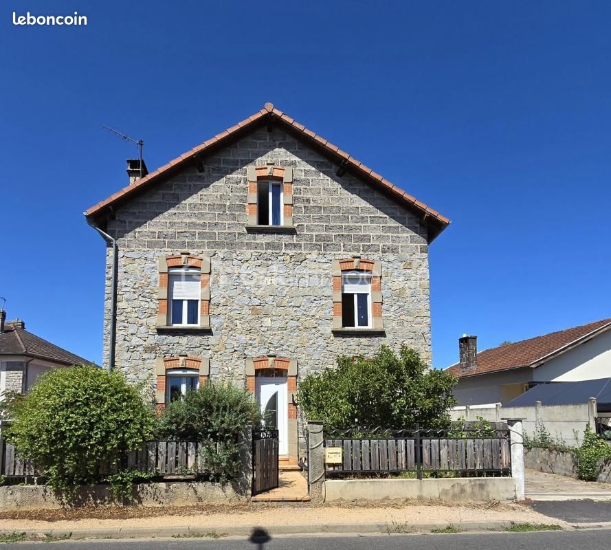 Maison 5 pièces 135 m² · à Puy-Guillaume · 135 m² · 150 000 €