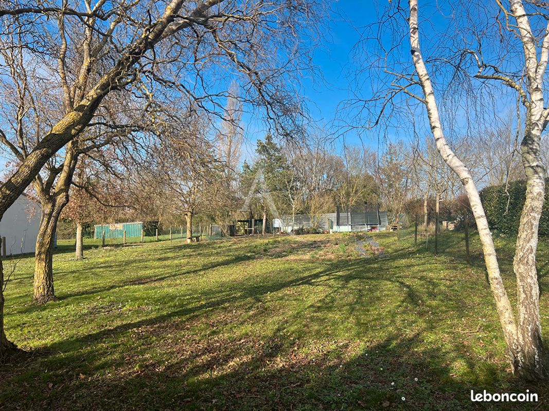 Terrain 1273 m² · à Le Gué-de-Velluire · 1 273 m² · 32 810 €