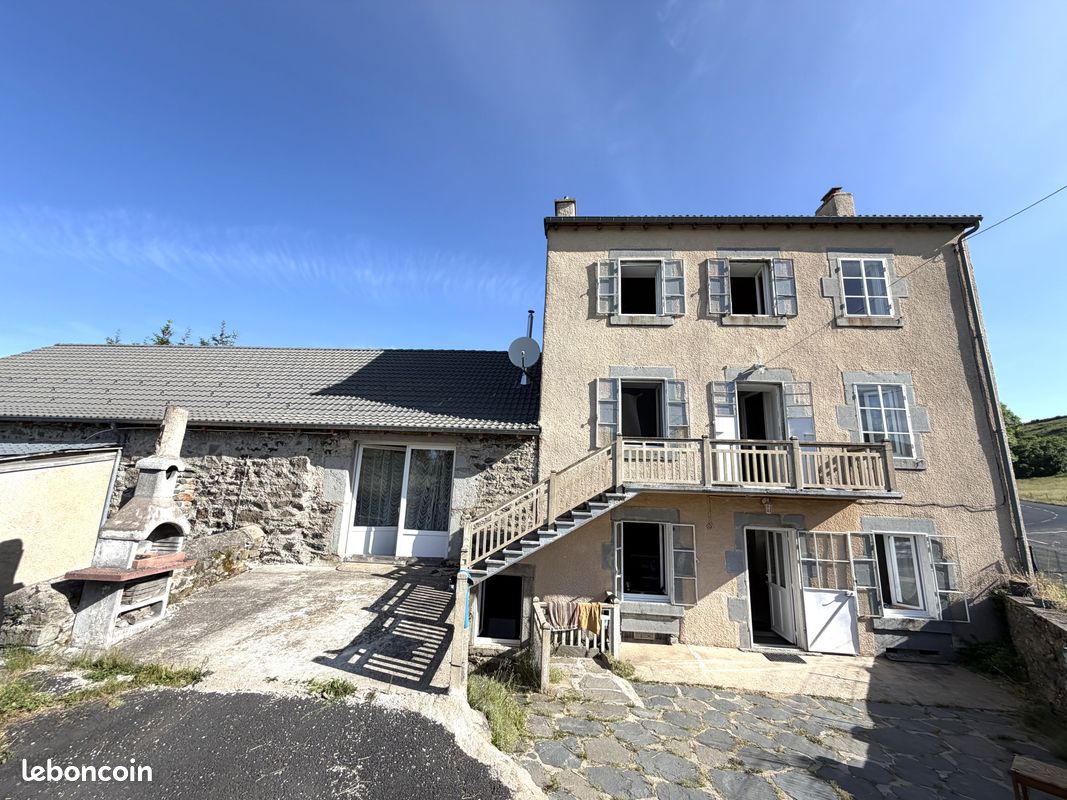 Maison 8 pièces 157 m² · à Fay-sur-Lignon · 157 m² · 223 000 €
