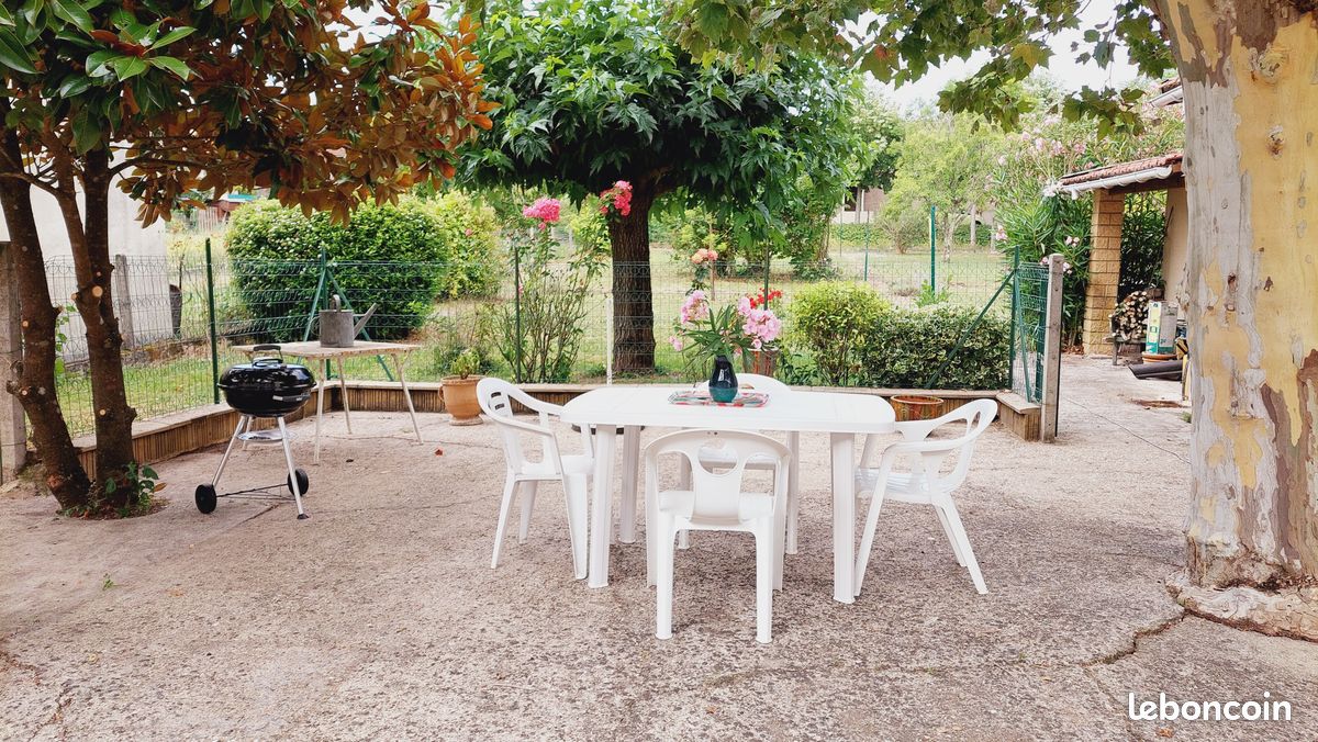 Maison au bord du lac (image 2)