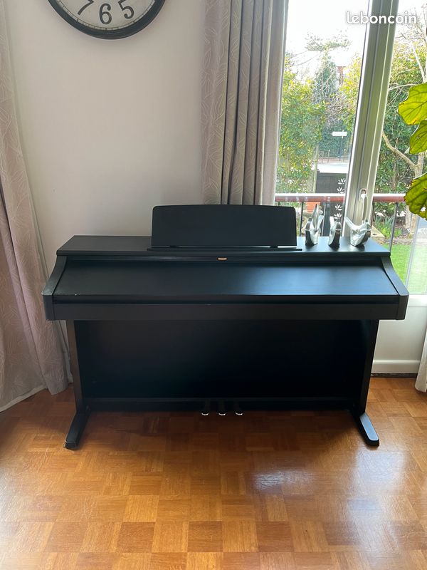 Piano numérique Korg avec meuble (image 1)