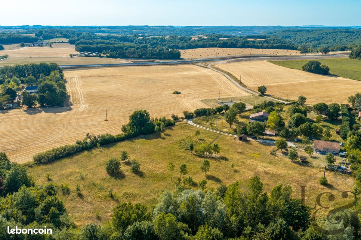 Terrain 7392 m² · à Monbalen · 7 392 m² · 69 900 €