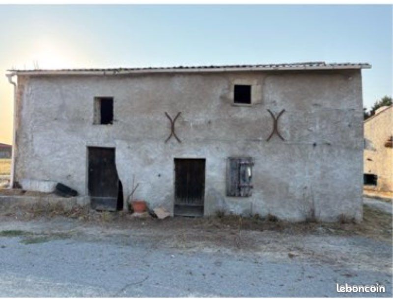 Vente grange en pierre · à Touvois · 49 000 €