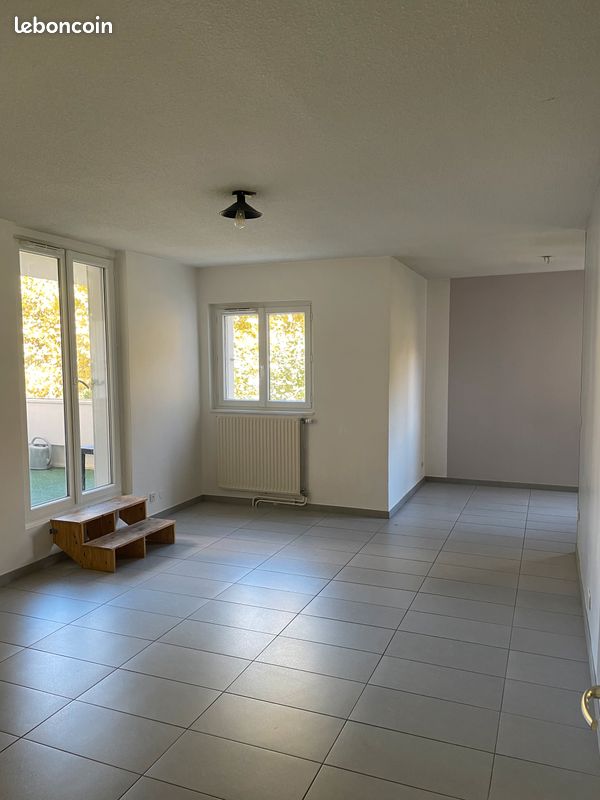 Appartement 5 pièces 102 m² · à Voiron · 102 m² · 920 €