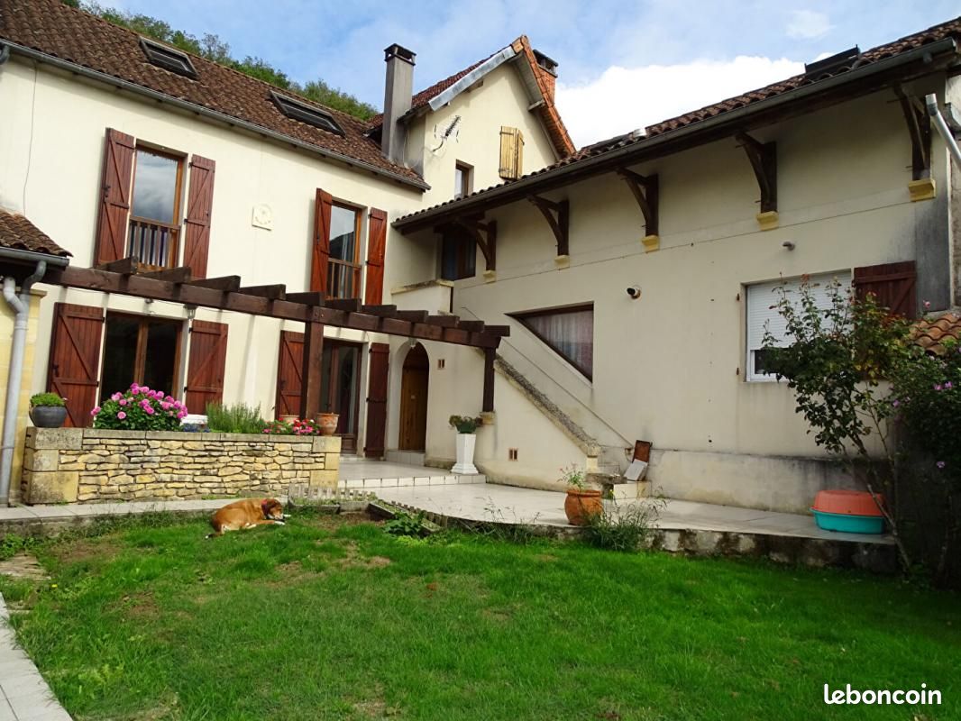 Maison 11 pièces 234 m² · à Montignac-Lascaux · 234 m² · 220 500 €