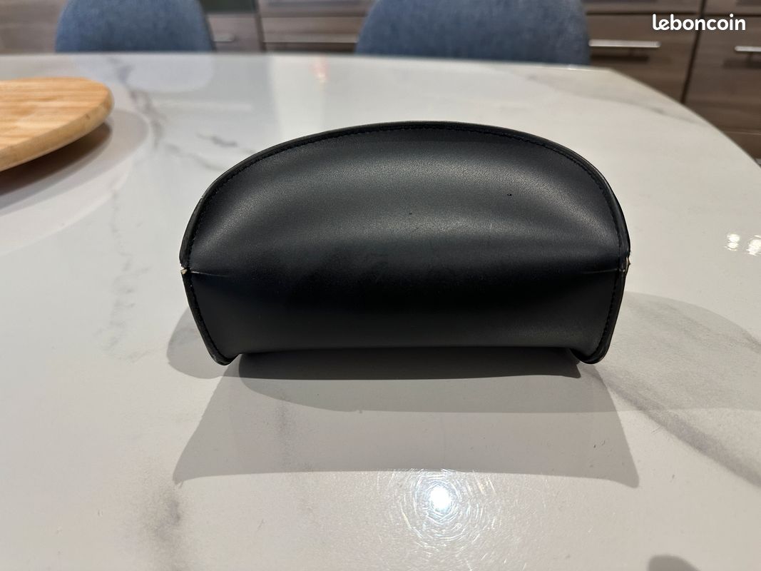 Étui lunettes de soleil Hugo Boss (image 4)