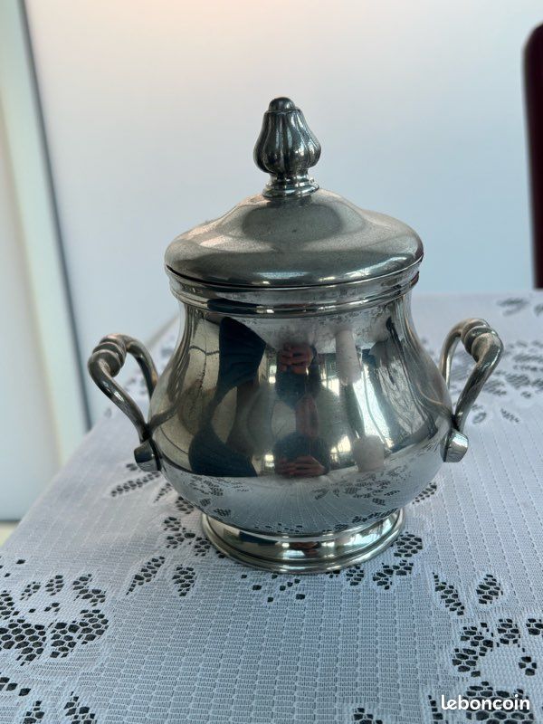 Service a thé orientale comprenant 1 plateau 1 sucrier et 6 verres metal argenté