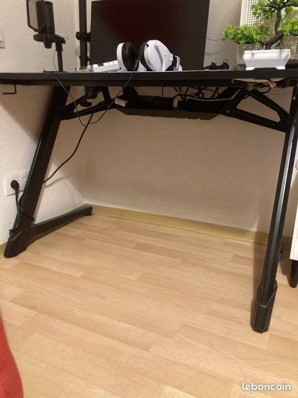 Bureau gaming (image 5)