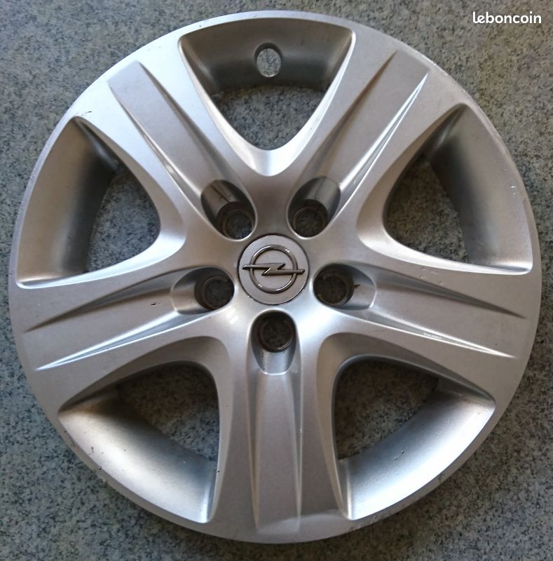 Un enjoliveur OPEL ASTRA 16" (13282335 SC GMT 253) (image 1)
