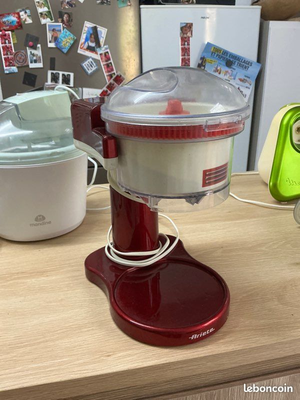 Lot d’électroménager: machine a pain, mixeur plongeant, sorbetière, machine à granita et râpeuse électrique (image 5)