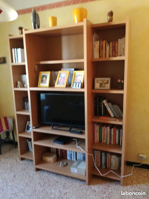 Un meuble bibliothèque télévision (image 1)