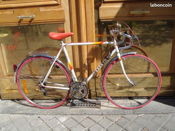 Trésors Cyclistes : Redécouvrez l'Élégance des Vélos Peugeot Anciens