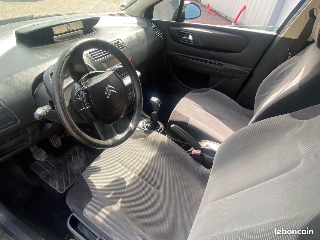 Citroën C4 1.6 hdi 90Ch ambiance / très propre (image 9)