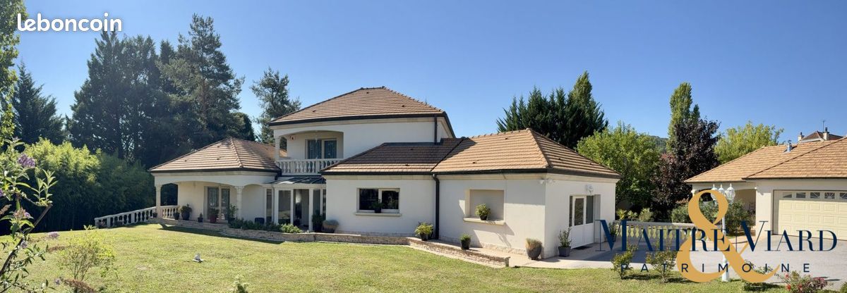 Maison 6 pièces 230 m² · à Noidans-lès-Vesoul · 230 m² · 459 500 €