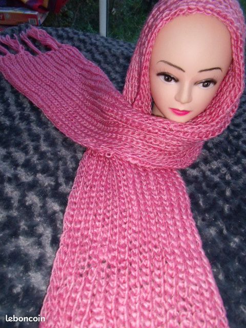 Longue echarpe rose neuve (image 2)