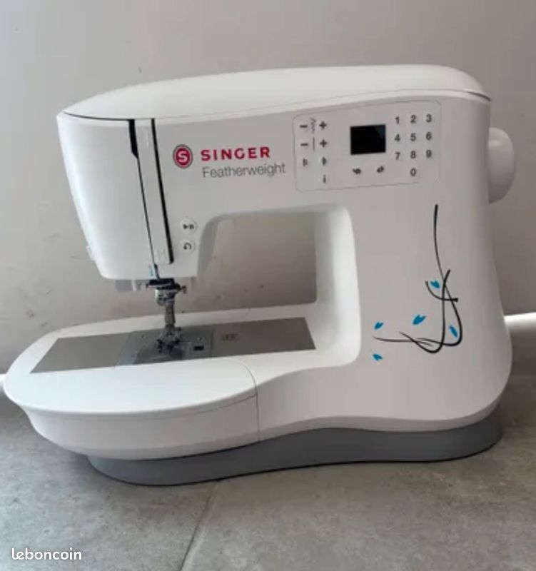 Machine à coudre Singer Featherweight C240 (image 1)
