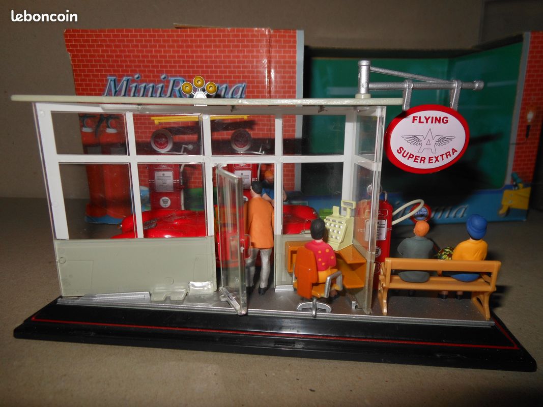 Miniature 1/43 Diorama GARAGE mécanos pompe essence - Collection