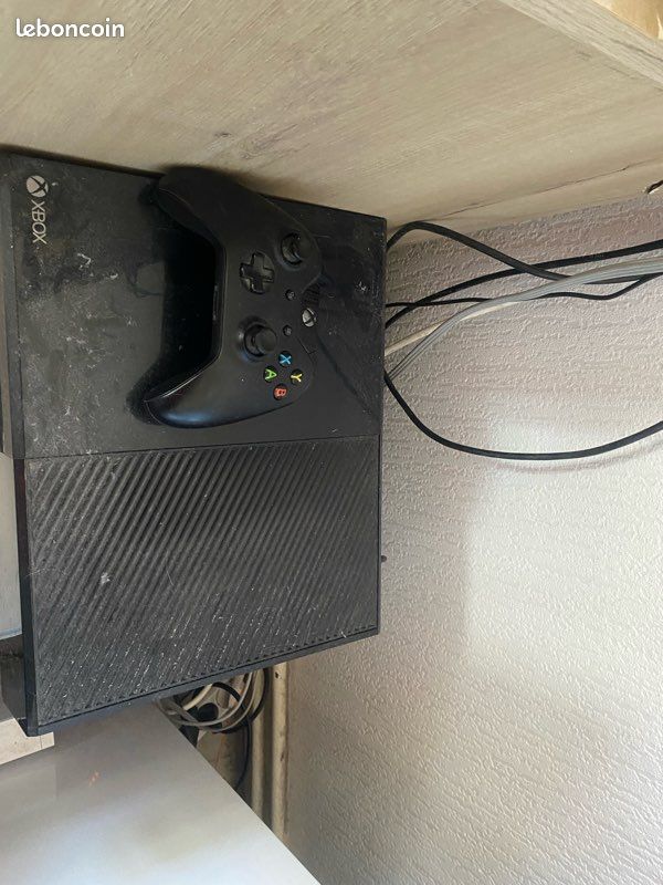 Je vend Xbox one avec manette (image 1)