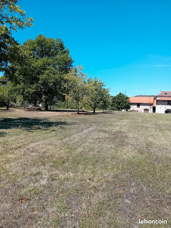 Terrain constructible à caillac · 45 000 €