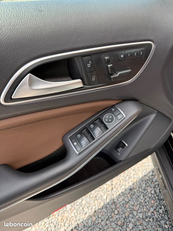 Mercedes-Benz GLA 45 AMG Recaro 2014 (image 9)