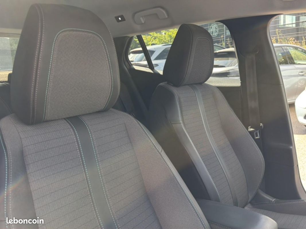 PEUGEOT 2008 1.5 bluehdi 110 s&s allure pack (image 17)
