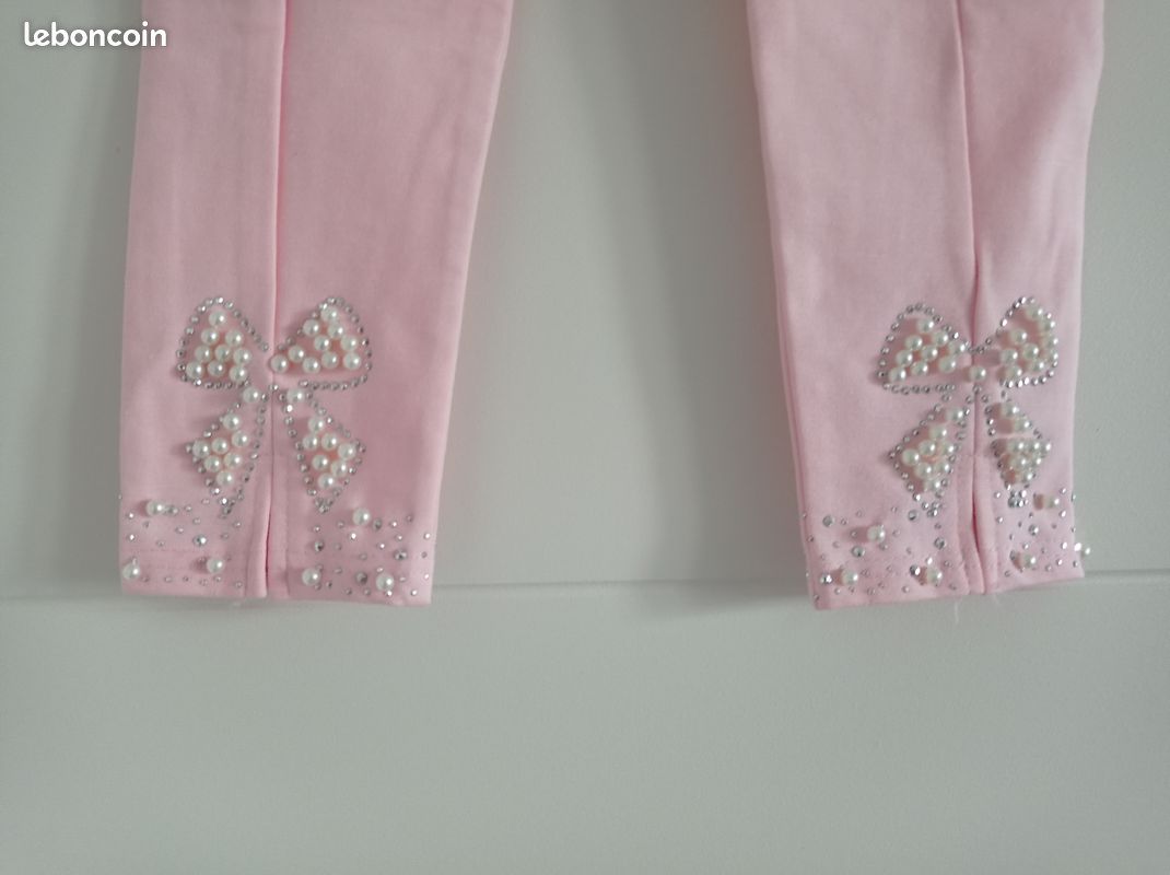 Legging rose clair fille 10 ans habillé perle et strass en forme noeud papillon Neuf étiqueté jamais porté Mini tâche. Voir photo 3 Matière un peu épaisse Taille élastique (image 7)