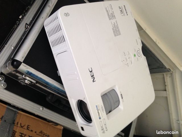 Location vidéoprojecteur 4000 Lumens (image 1)