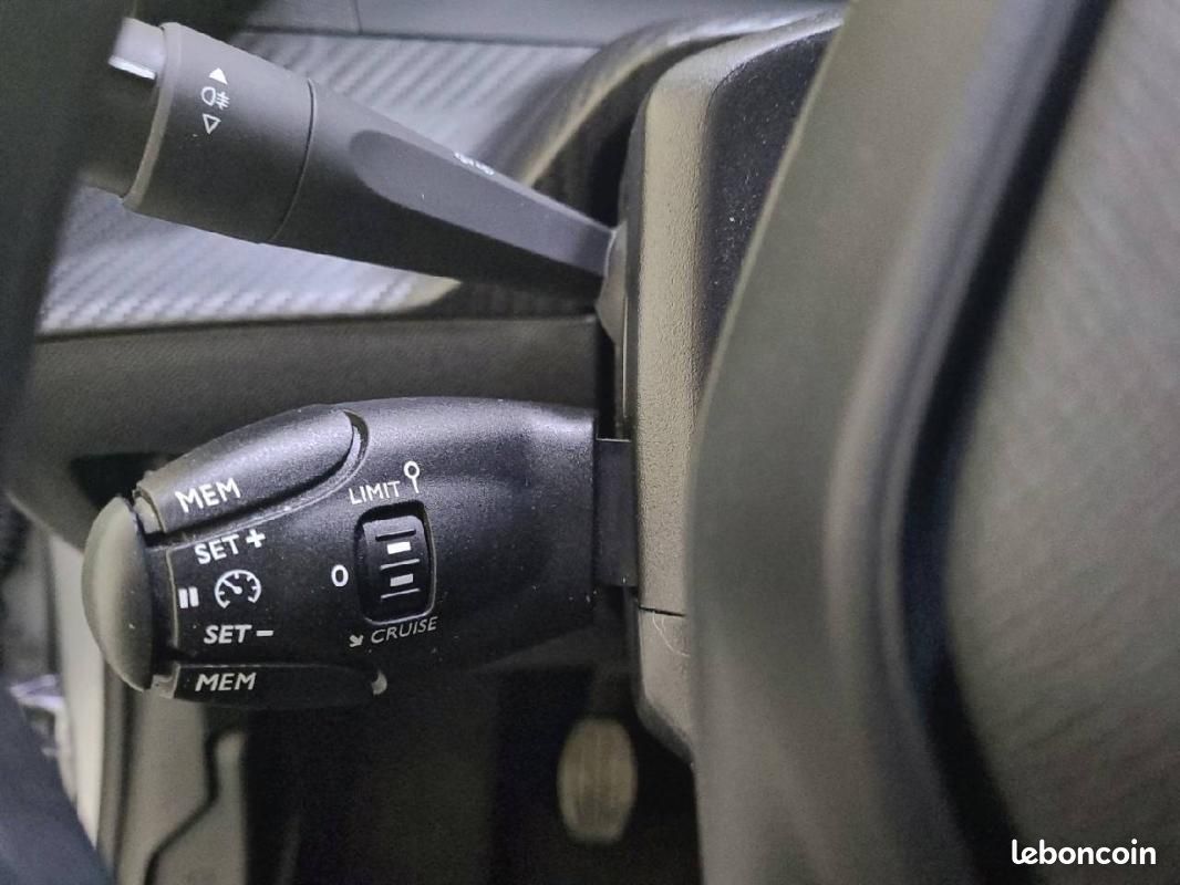 Peugeot 208 PureTech 75 S&S BVM5 - Like (image 24)