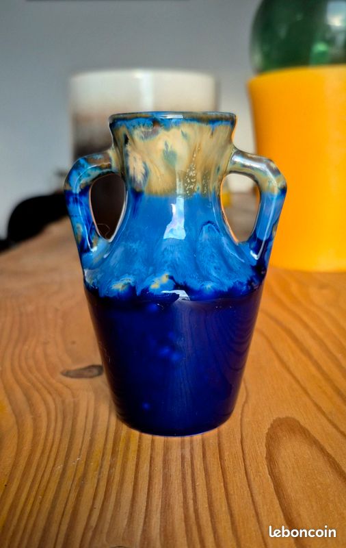 Petit vase en céramique en forme d'amphore (image 2)