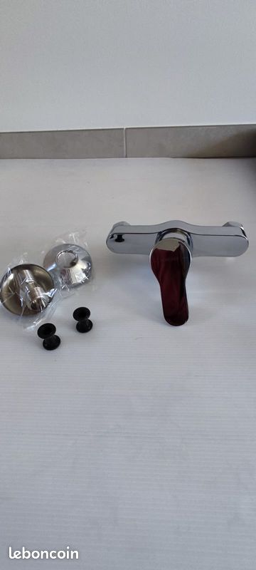 Robinetterie de douche neuve (image 2)