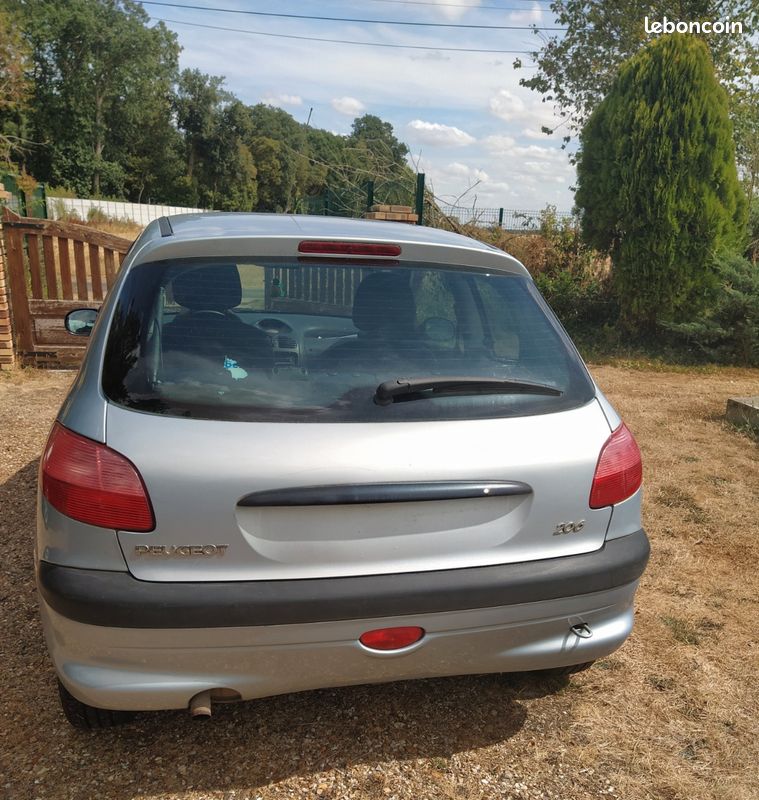 Peugeot 206 (image 2)