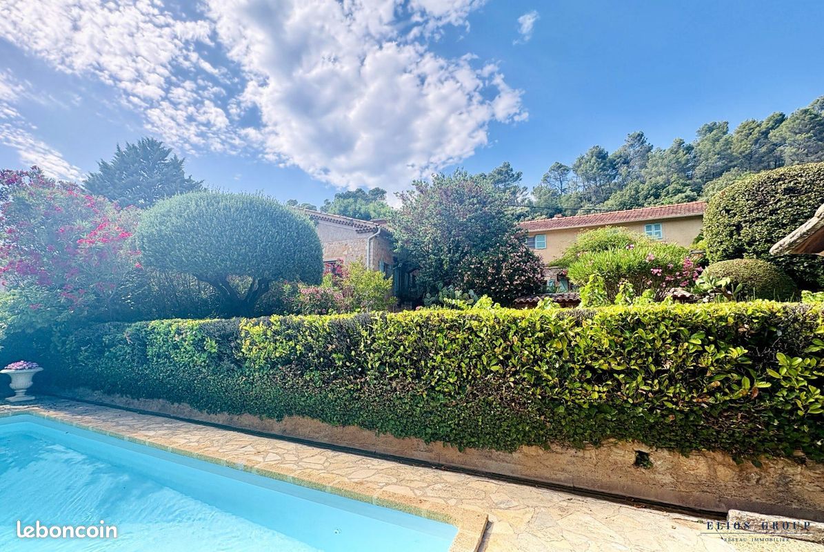 Maison 8 pièces 190 m² · à Entrecasteaux · 190 m² · 580 000 €