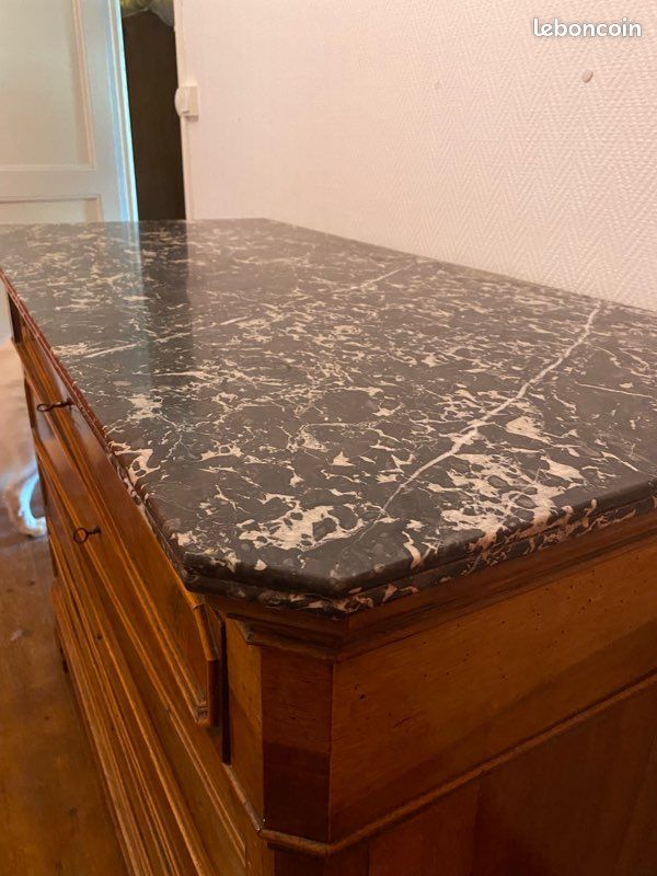 Buffet en marbre (image 1)