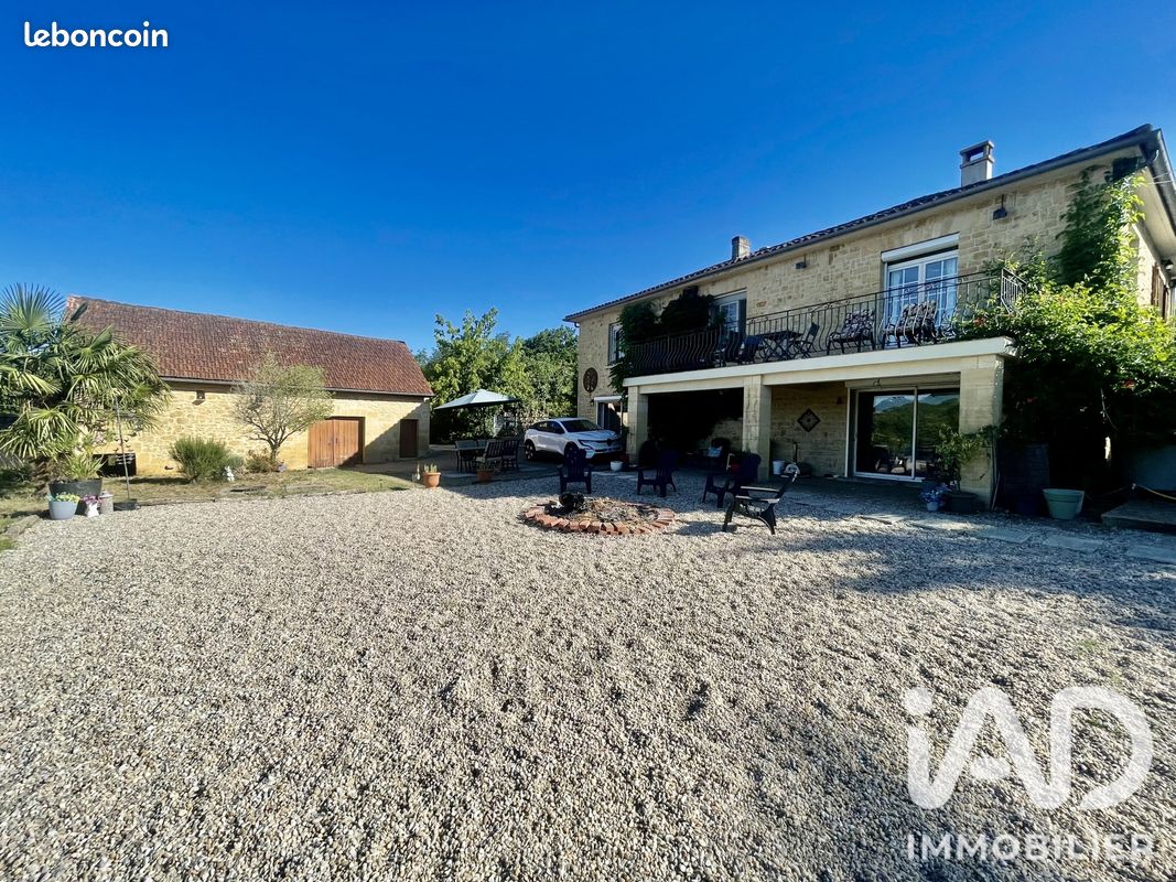 Maison 8 pièces 202 m² · à Sarlat-la-Canéda · 202 m² · 399 000 €