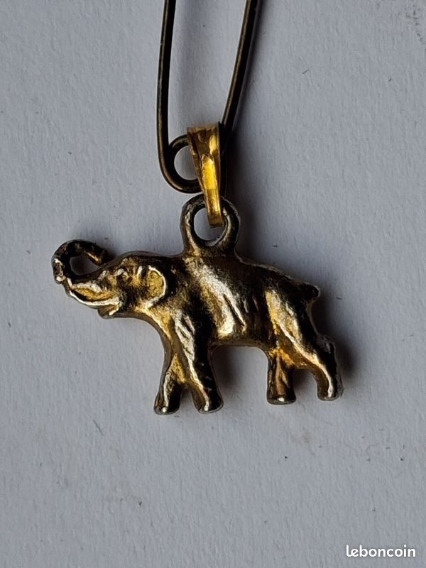 Pendentif Ancien Médaille – Plaqué Or – Motif éléphants – Style Art Déco / Art Nouveau – Occasion