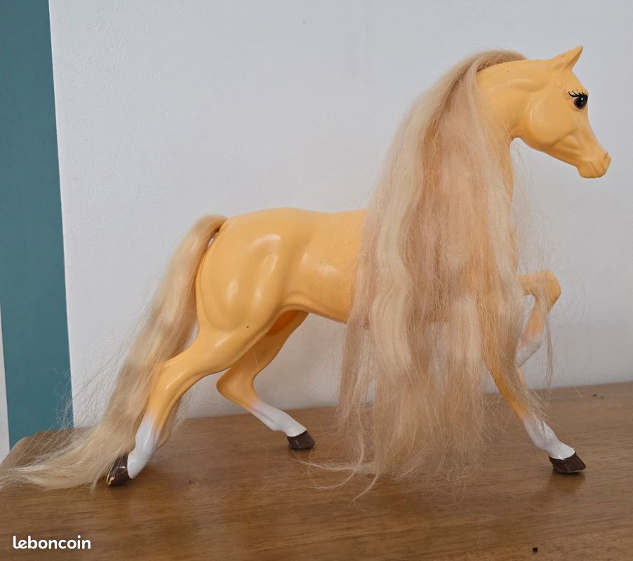 Grand cheval blond style Barbie avec crinière à coiffer (image 3)