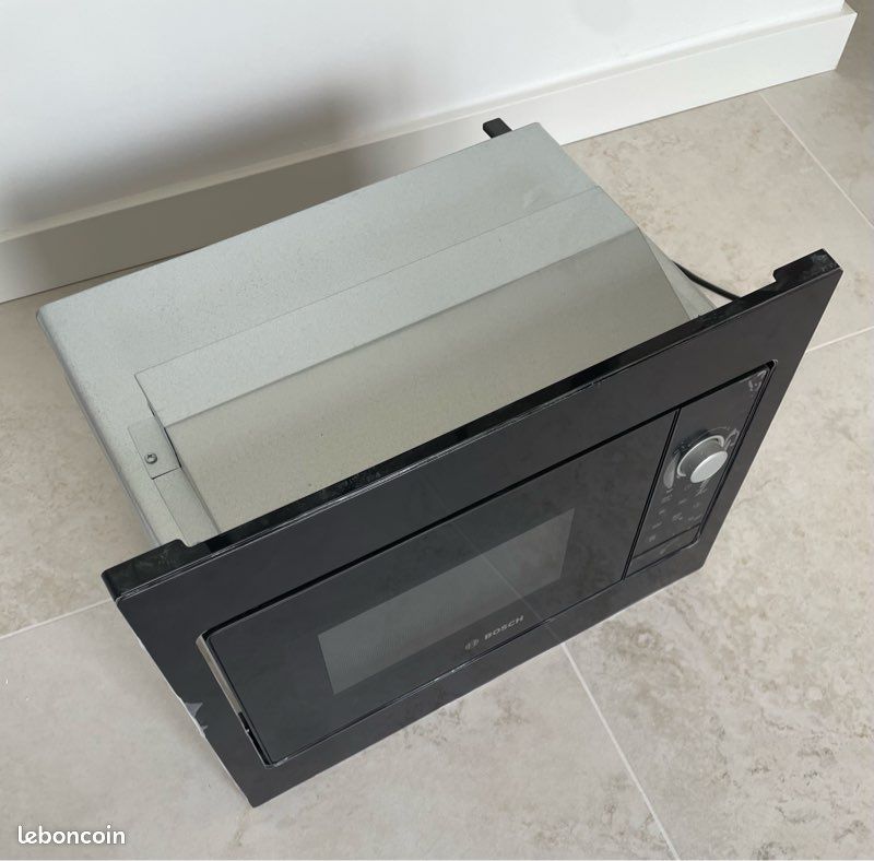 Four Micro-ondes Encastrable Bosch Série 2 Noir - 20L, AutoPilot, Programmable Et Facile à Nettoyer