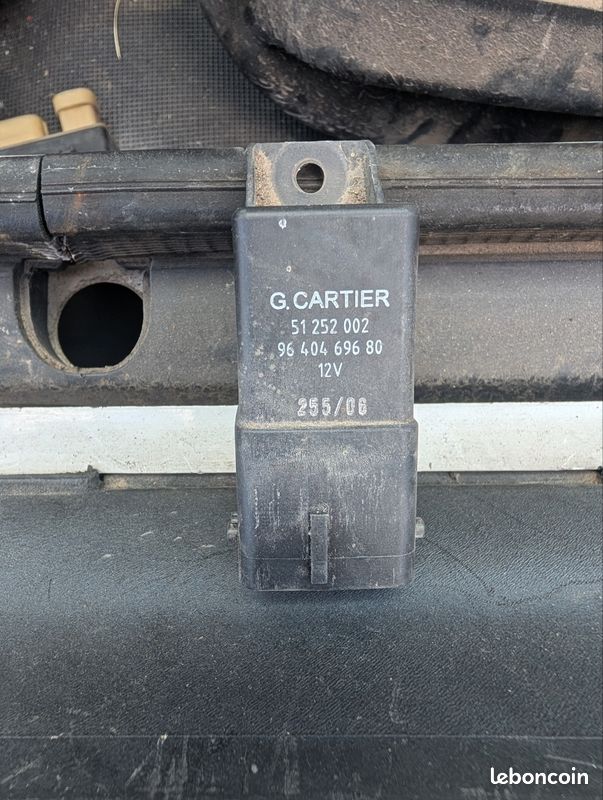 Vend boîtier relais préchauffage PSA 9640469680 G. Cartier (image 1)