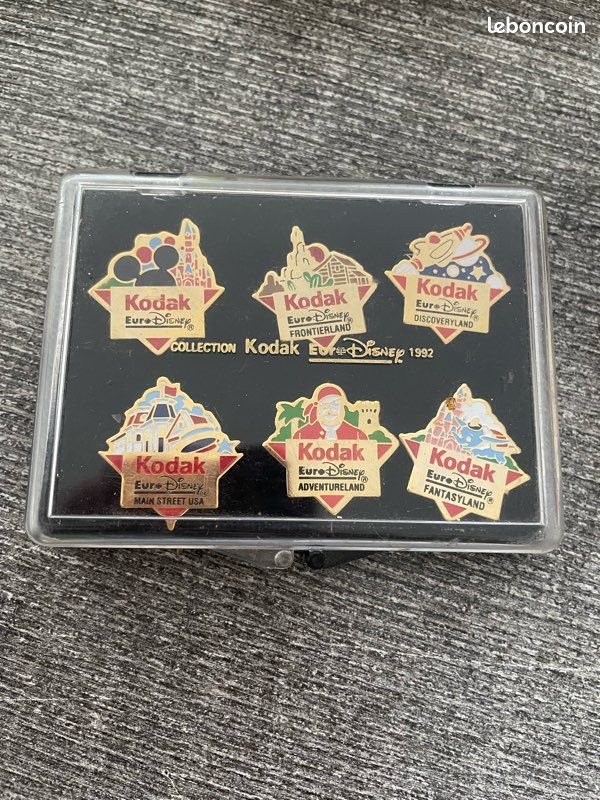Coffret pins années 90 (image 1)