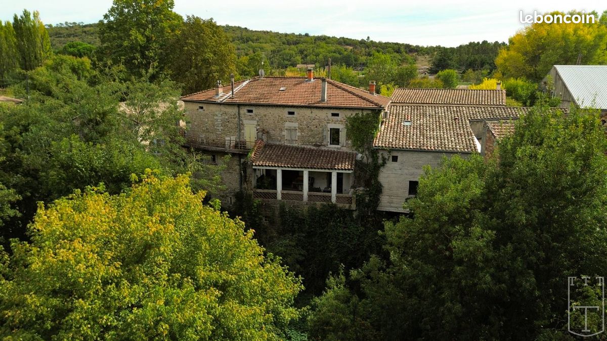 Maison 18 pièces 925 m² · à Ruoms · 925 m² · 497 000 €