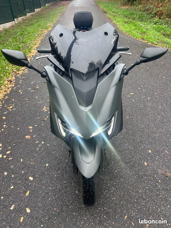 Yamaha Tmax 560 tech max 2021 17500kms ⚠️pour piece ou export⚠️ (image 2)